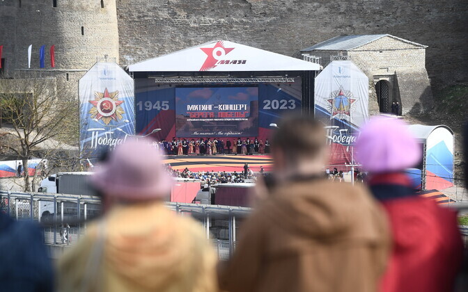 В Ивангороде к 9 мая был установлен экран, чтобы транслировать нарвитянам концерт.