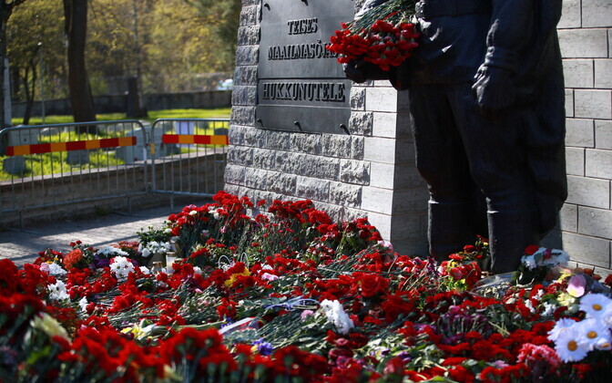 9 мая у Бронзового солдата в Таллинне.