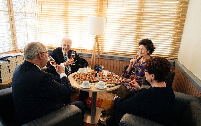 Арнольд Рюйтель отмечает 95-летие.