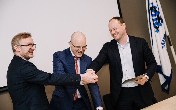 Переговоры о повышении минимальной зарплаты.