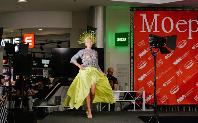 Estonian language learners in Narva and Tallinn created sustainable clothing and put on a fashion show on June 11, 2023.