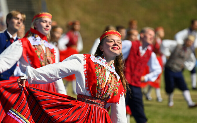 Noorte tantsupeo teine etendus