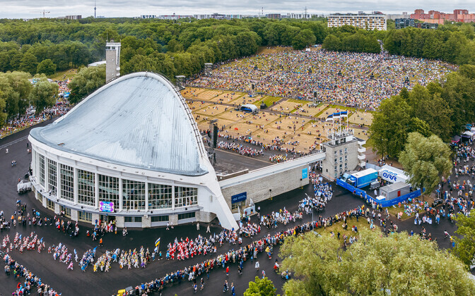 Droonifotod rongkäigust ja laulupeost