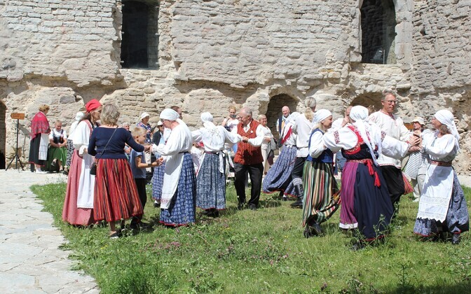 Ingerisoomlaste laulu- ja tantsupidu Padisel