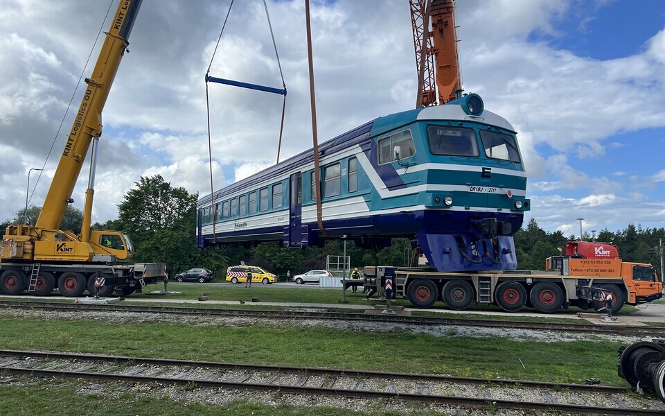 Haapsalu raudtee- ja sidemuuseumi diiselrongi juhtvagun.