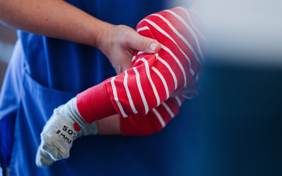 Дети и мамы.