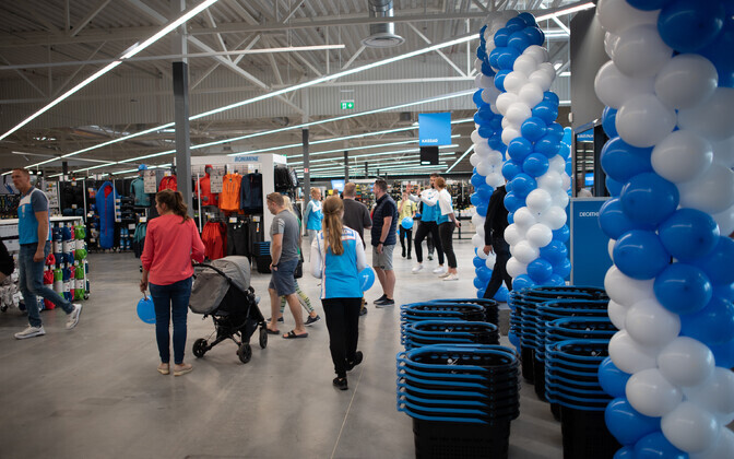 Реклама открытия магазина Decathlon.