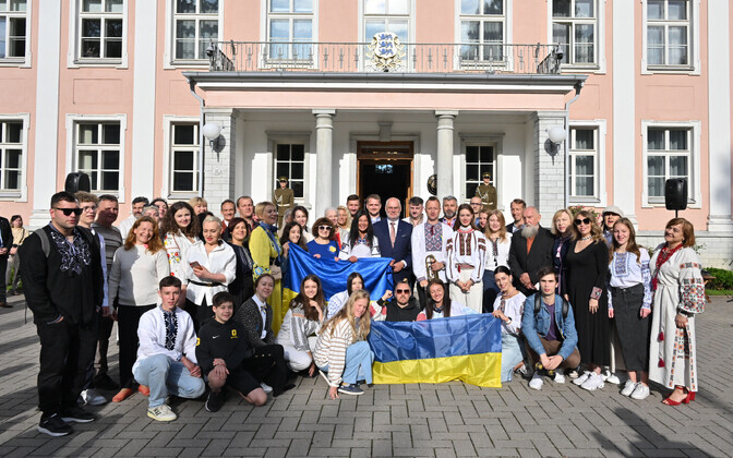 Attendees of Estonian President Alar Karis' flag-raising ceremony in front of Kadriorg Palace in Tallinn on Thursday, marking Ukrainian Independence Day. August 24, 2023.