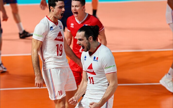 Prantsusmaa võrkpallikoondis tähistamas