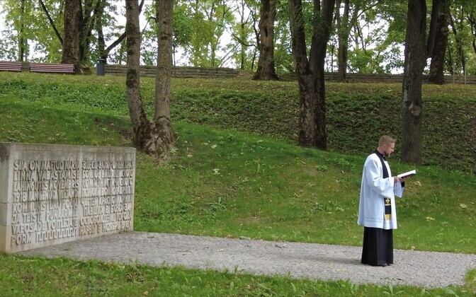 Narva Pimeaias asunud punaväelaste monumendi demonteerimine.