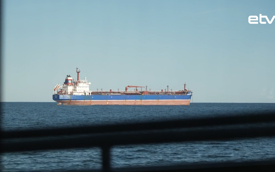 В исключительной экономической зоне Эстонии в Балтийском море каждую неделю на якорь встают в среднем 25 крупных судов.