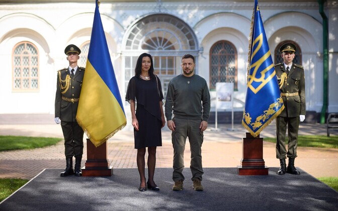 Посол Эстонии в Киеве Аннели Кольк вручила верительные грамоты Владимиру Зеленскому.