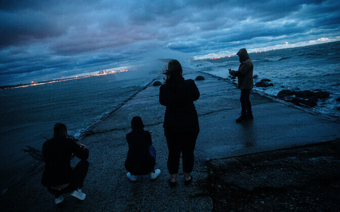 Шторм на берегу Таллиннского залива в субботу вечером.