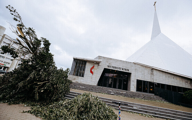 Последствия шторма в Таллинне.