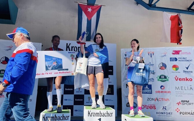 Moonika Pilli (1.) ja Kaili Rätsep (3.) Havanna maratonil.