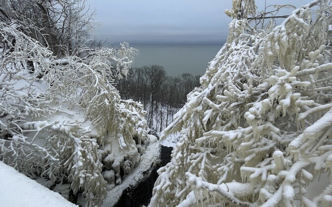 Valaste joa jäämaailm.