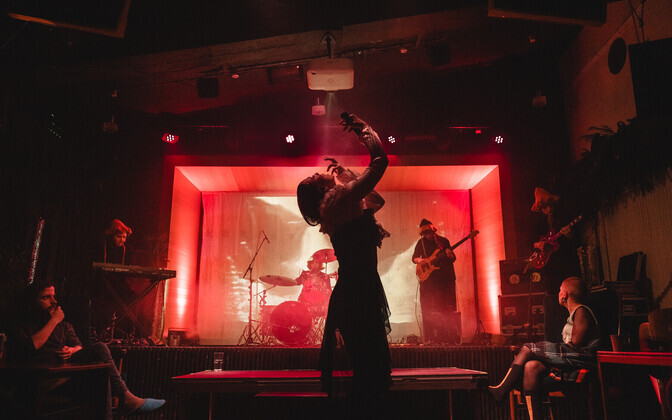 Kitty Florentine andis Erinevate Tubade Klubis esmakordselt kontserdi koos bändiga