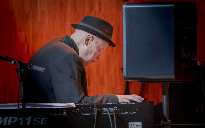 Maestro Tõnu Naissoo trio andis tunnustuse tähistamiseks kontserdi MUBA suures saalis