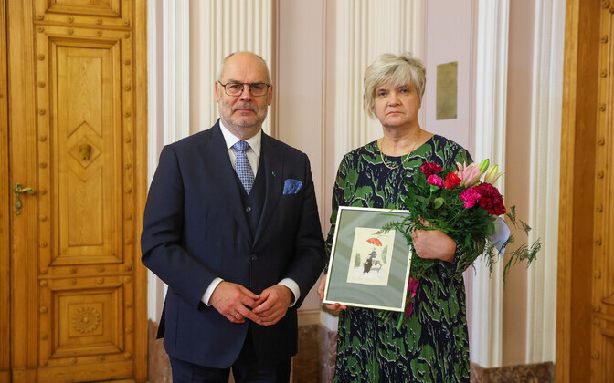 Aasta kirjandusõpetaja Anu Kell ja president Alar Karis