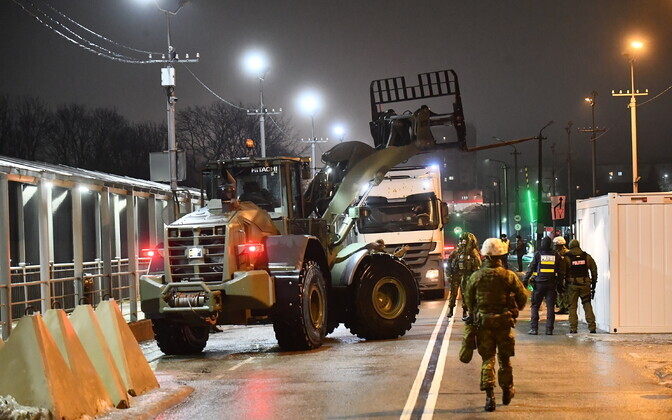 Narva border crossing on the night of Wednesday, January 31, 2024, as Russia closed to vehicles the other side of the border.