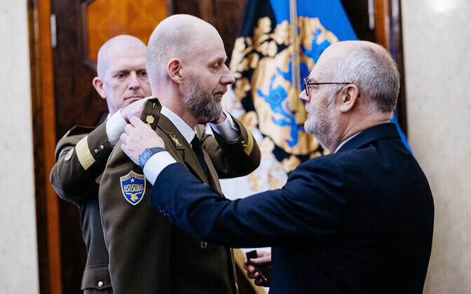President Alar Karis formally promotes incoming EDF commander Andrus Merilo to the rank of Brigadier General at a ceremony at Kadriorg, Friday, February 23, 2024.