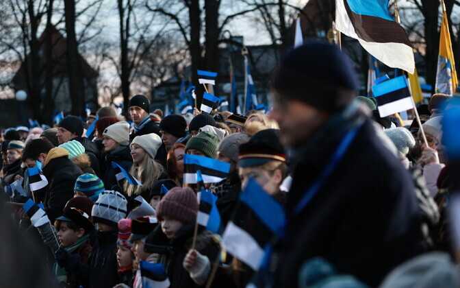 Riigilipu pidulik heiskamine Toompeal.