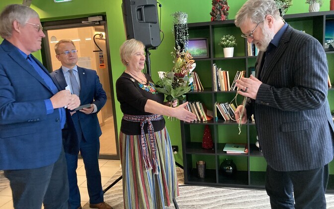 Virumaa kirjandusauhinna üleandmine.