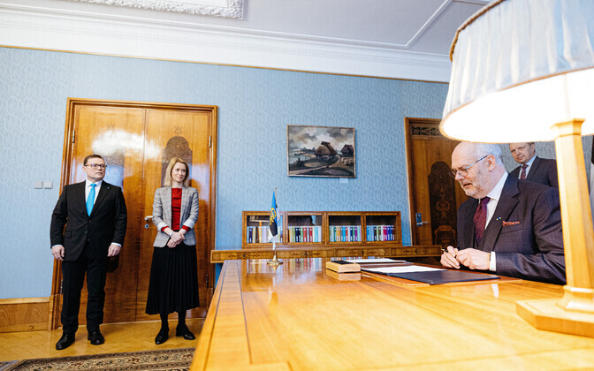 Новый министр юстиции Мадис Тимпсон и премьер-министр Кая Каллас в Кадриорге у президента Алара Кариса.