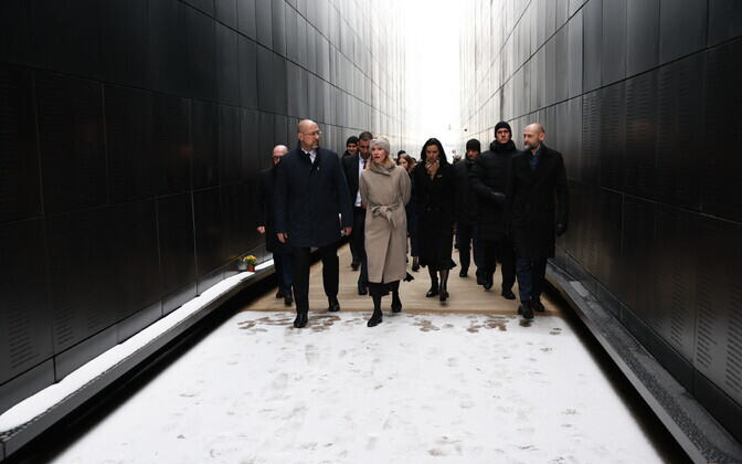 Prime Minister Denys Shmyhal visits the memorial to the victims of communism with Kaja Kallas on April 3, 2024.