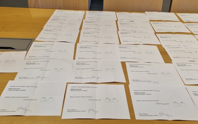 Votes from the Tallinn mayoral vote on April 14, 2024. The Center Party believes secrecy rules were broken as some members marked their ballots in different areas of the box.