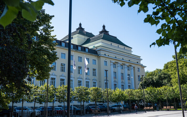 Estonia teater Tammsaare pargist vaadatuna