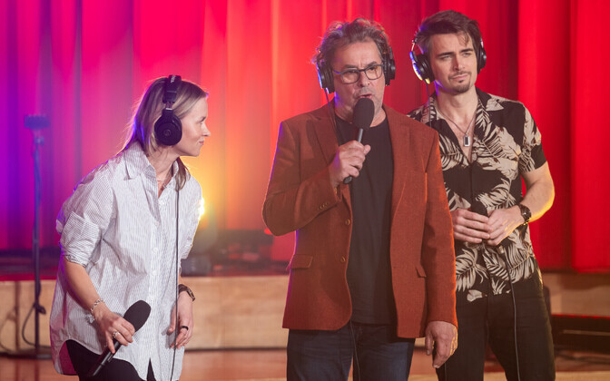 Sõbrad ja kolleegid tegid Anu Välbale toreda juubelitervituse