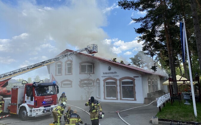 Тушение пожара в ресторане Löwenruh в Мууга.
