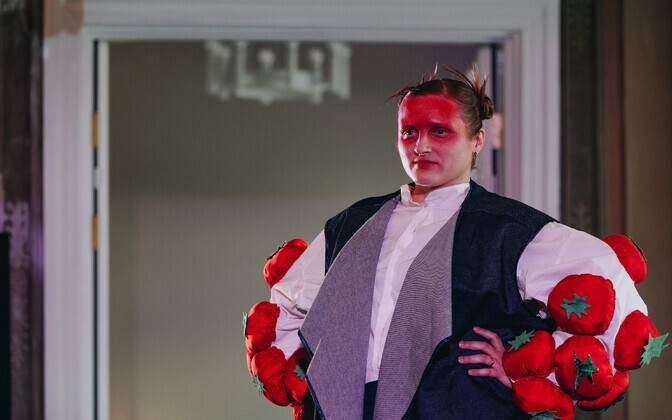 Moeetendusel Mood-Performance-Tants esitleti moe mängulist ja avangardistlikku poolt.