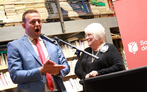 Sotsiaaldemokraadid Marina Kaljuranna valimisvõitu tähistamas