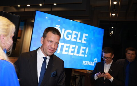Jüri Ratas Isamaa valimisvõitu tähistamas