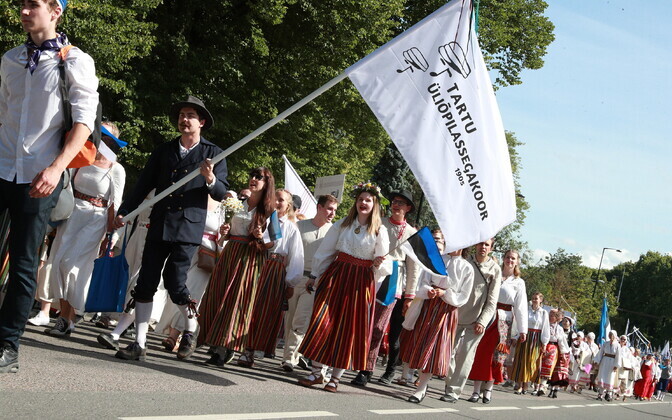 Hundreds of singers and dancers participated in the Tartu Song and Dance Festival procession on June 22, 2024.