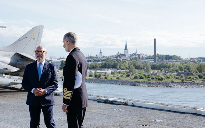 Hispaania kuningas Felipe VI ja Eesti president Alar Karis sõjalaeval