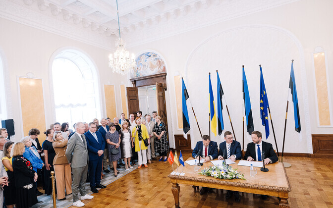 Лаури Ляэнеметс, Кристен Михал и Маргус Цахкна подписали коалиционный договор.