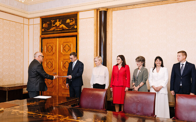 Президент Алар Карис утвердил правительство Кристена Михала.