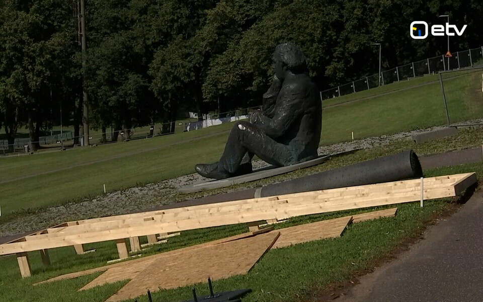 Gustav Ernesaksa kuju