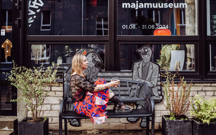 Kairo outside the Häki Gallery in 2024.