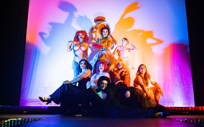 Tartus Genialistide klubis esietendus drag-lavastus 