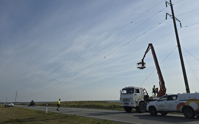 Демонтаж ЛЭП на дамбе в проливе Вяйкевяйн.