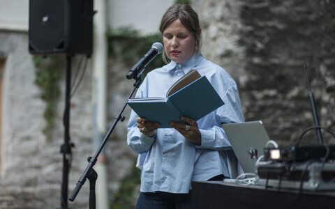 Edith Karlsoni kunstnikuraamatu esitlus Dominiiklaste kloostri hoovis