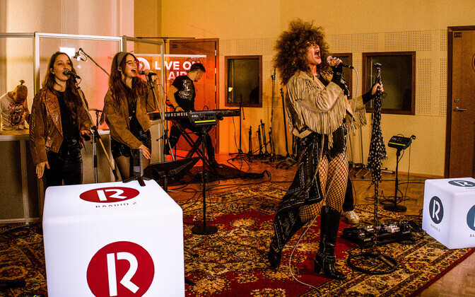 R2 minilaiv. Laura Prits bändiga.