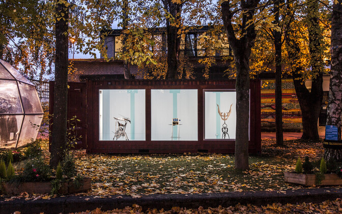 Telliskivi Konteiner galeriis on väljas installatsioon 