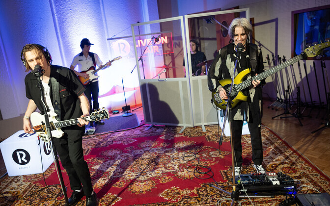 R2 Minilaiv: Echolove