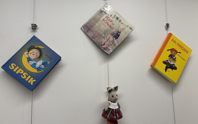 Viljandi vald avas neljapäeval raamatuaasta vallakeskuses Viiratsis raamatunäitusega “Raamatusein”, mis hakkab rändama ja jõuab aasta jookul paljudesse valla avalikesse hoonetesse.