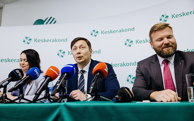 Keskerakonna pressikonverents Porto Franco kohtuasjas süüdimõistva otsuse valguses. Pildil vasakult Anneli Ott, Mihhail Kõlvart, Lauri Laats
